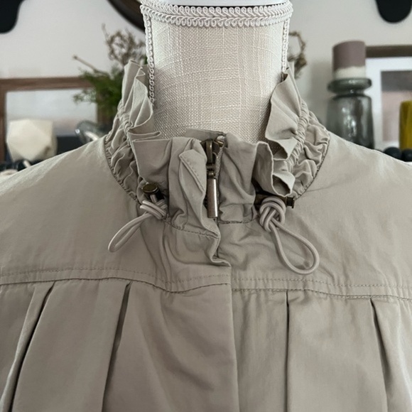 Chaus Sport Short Beige Tiered Jacket - Picture 11 of 15